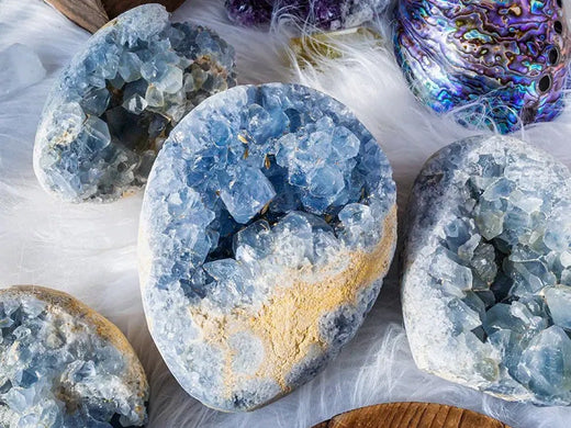 Celestite : La Pierre de la Sérénité et de la Clarté Mentale