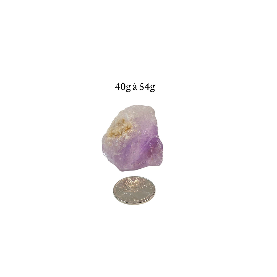 Améthyste brute naturelle de couleur mauve, offerte dans un poids de 40 g à 54 g.