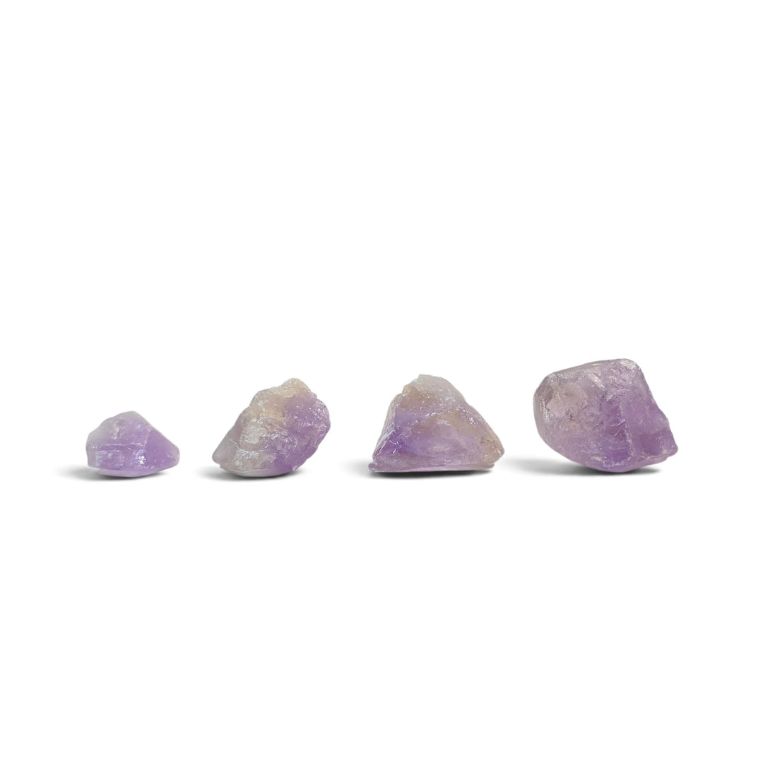 Comparaison visuelle des différentes catégories de poids des améthystes brutes.