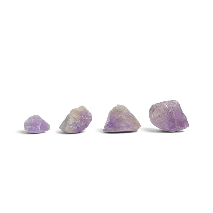 Comparaison visuelle des différentes catégories de poids des améthystes brutes.