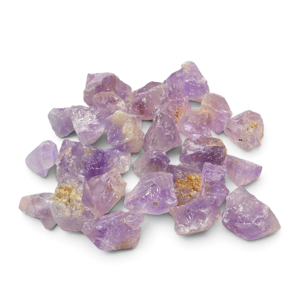 Améthystes brutes naturelles aux belles nuances de mauve, présentées en plusieurs formats.