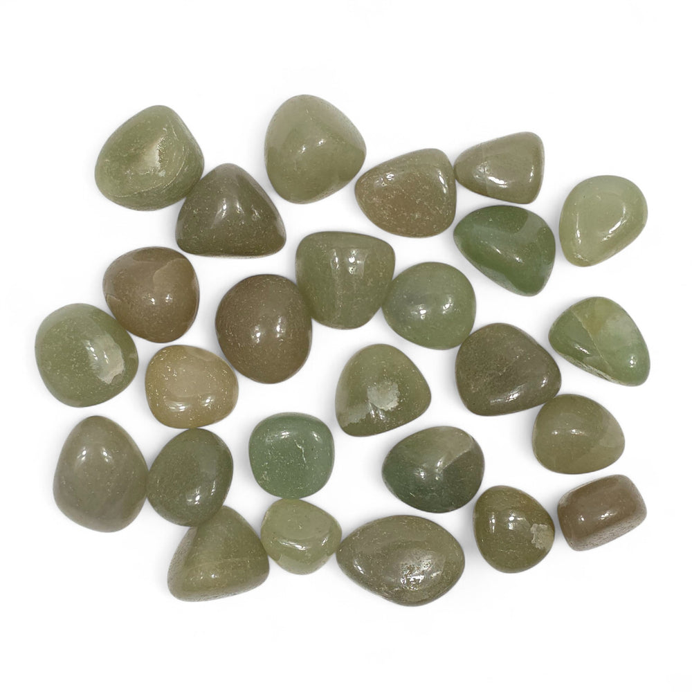 Pierre roulée en Aventurine verte d’Inde, polie et délicate, symbole d’apaisement émotionnel et de bienveillance.