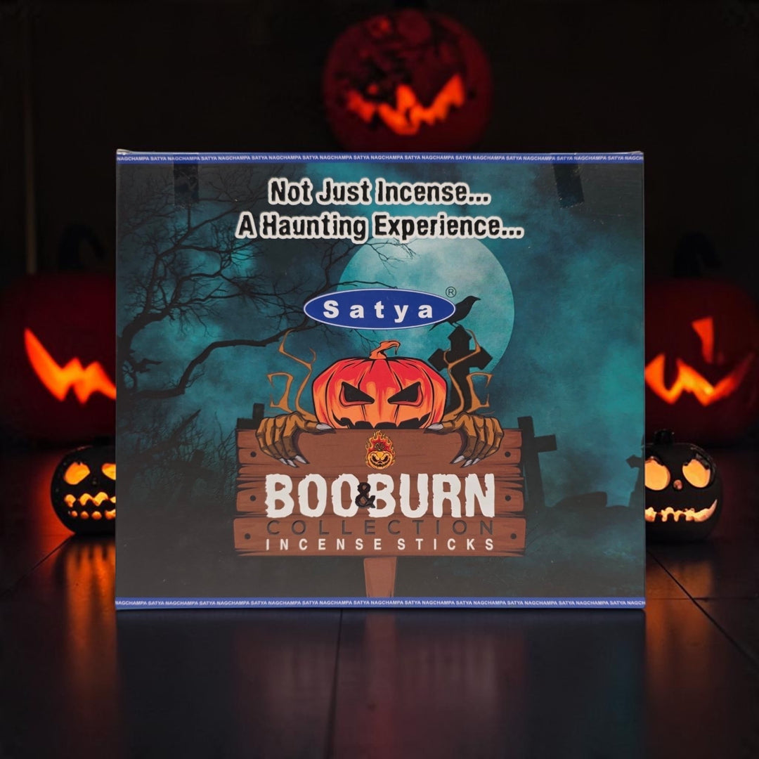Encens Satya Boo Burn – Collection Halloween, présentation d'un assortiment de 12 boîtes aux parfums variés.