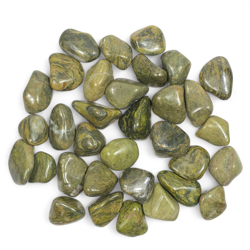 Jaspe vert poli en pierre roulée, pierre naturelle aux nuances de vert, apaisante et équilibrante.