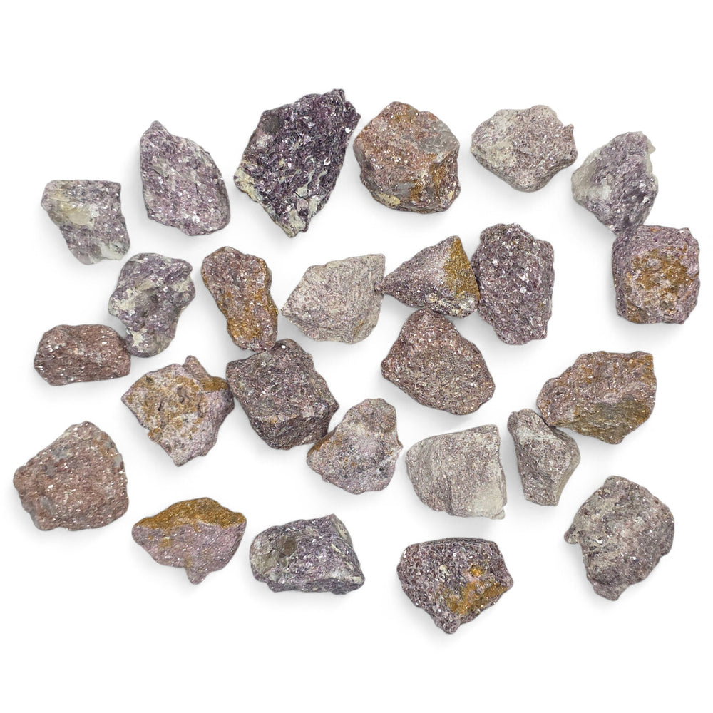 Lépidolite brute, pierre apaisante qui aide à calmer l’anxiété et apporte équilibre émotionnel et confiance en soi.
