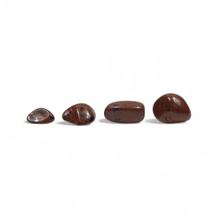 Quatre Obsidiennes Acajou polies côte à côte pour comparaison visuelle des tailles et nuances.