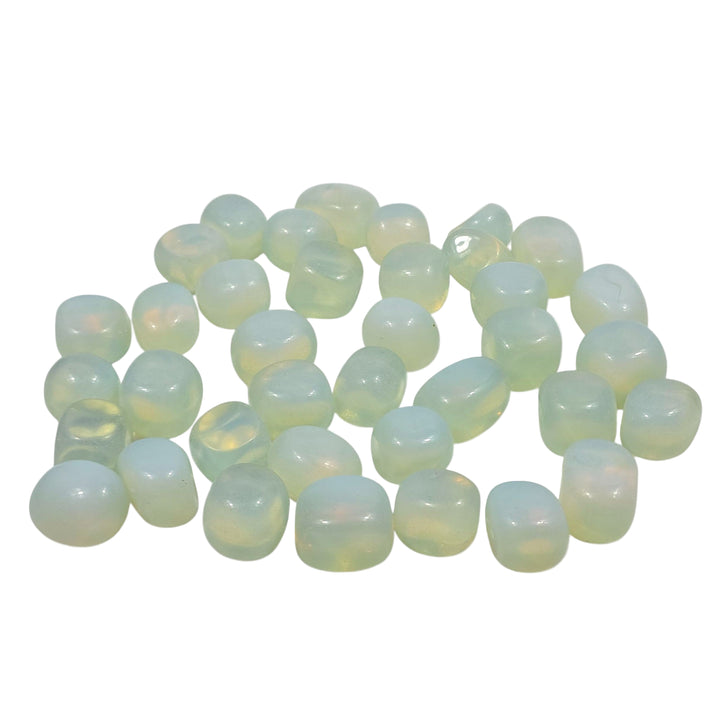 Opalite polie, pierre de verre opalescente reliée aux chakras du Troisième Œil et Couronne.