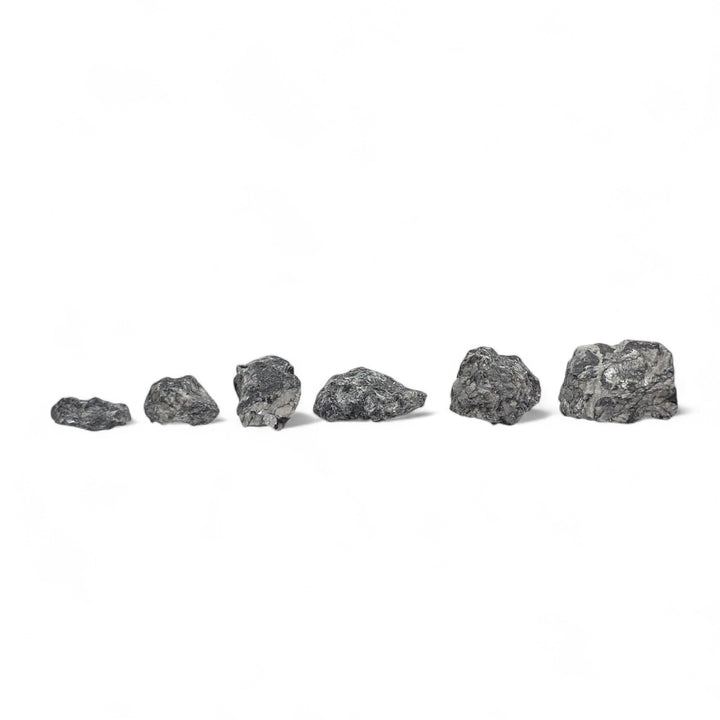 Pinolite brute en six tailles différentes, placées côte à côte pour comparaison visuelle de la grosseur.