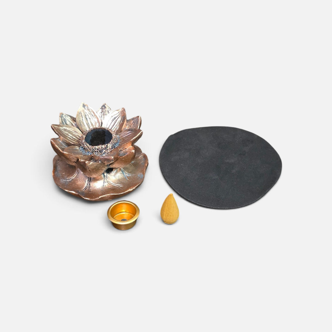 Porte-encens fleur de lotus avec finition bronze, conçu pour les cônes à refoulement.