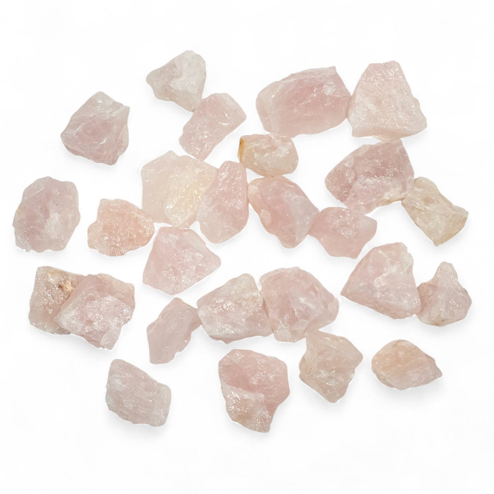 Quartz rose brut de l’Inde, pierre apaisante qui inspire tendresse, réconfort et équilibre émotionnel.